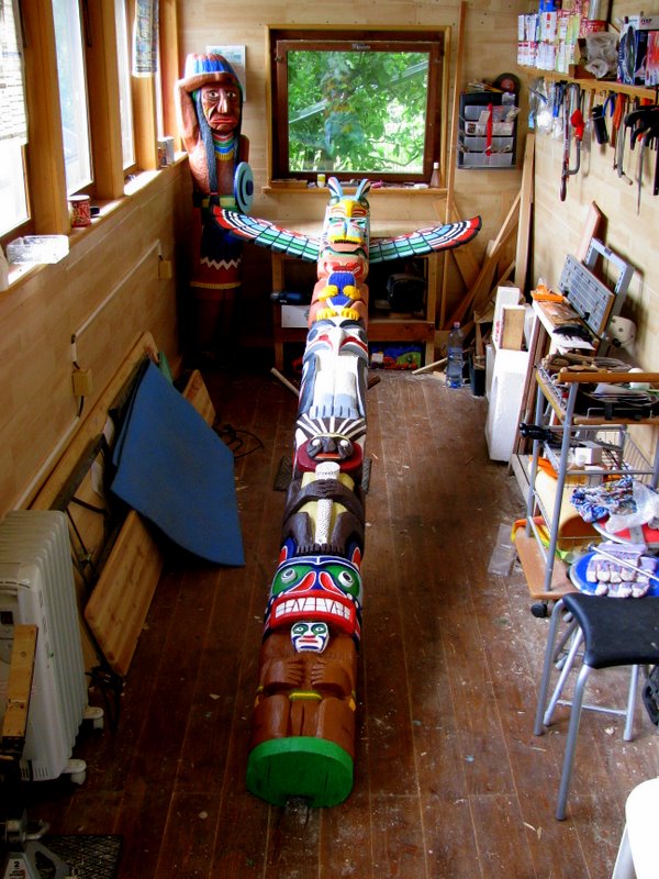 Totem do indiánského prostředí.